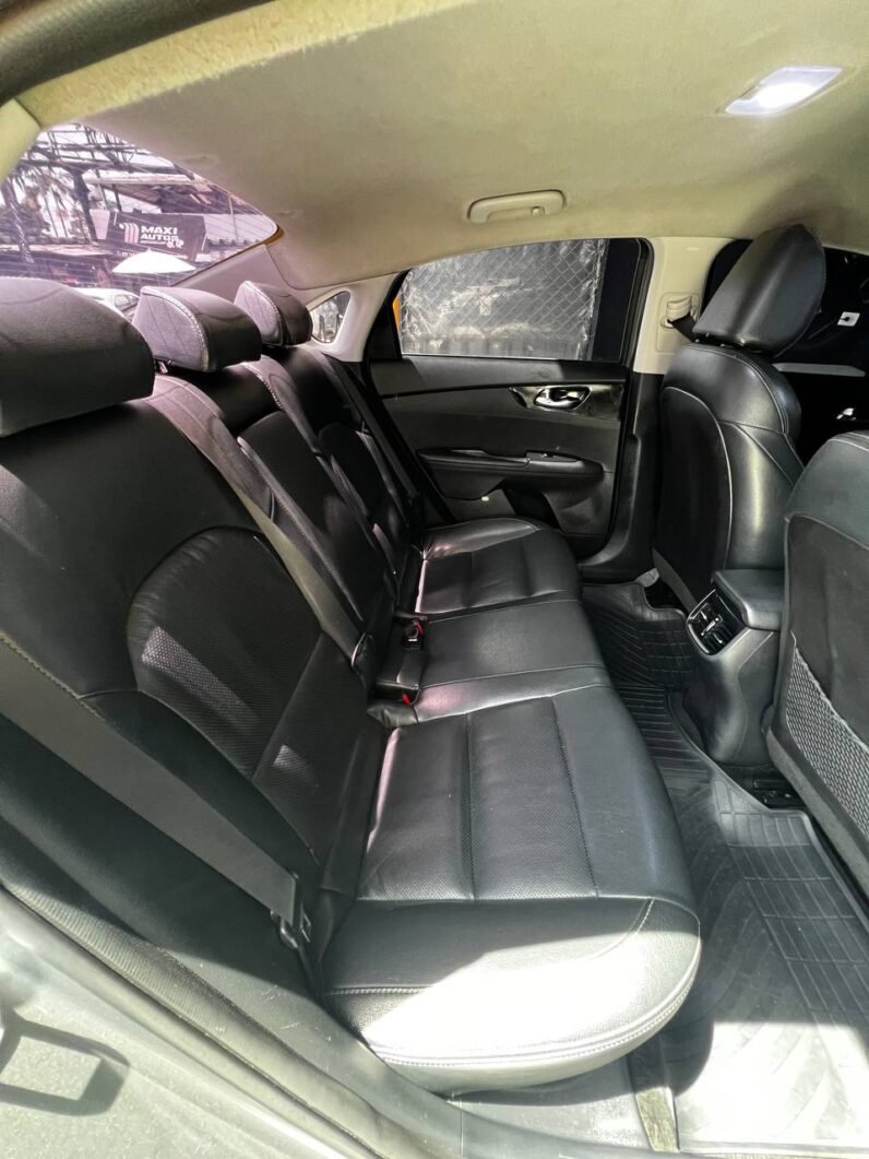 
								KIA CERATO VIVRO VIBRANT MT 1.6 full									