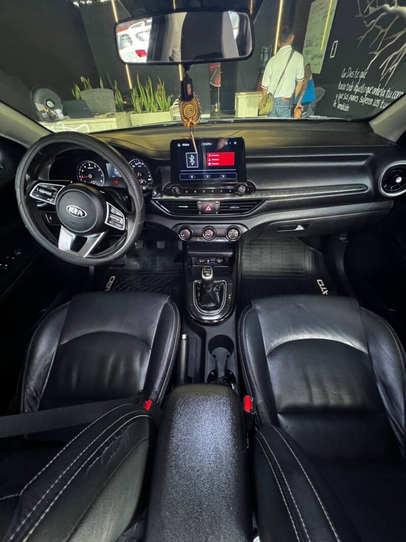 
								KIA CERATO VIVRO VIBRANT MT 1.6 full									
