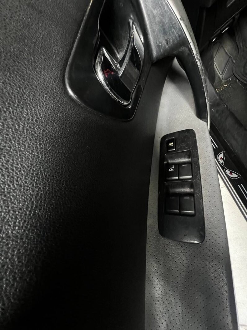 
								NISSAN QASHQAI AT 2.0 full									