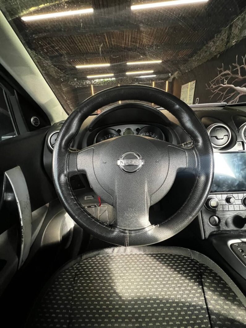 
								NISSAN QASHQAI AT 2.0 full									