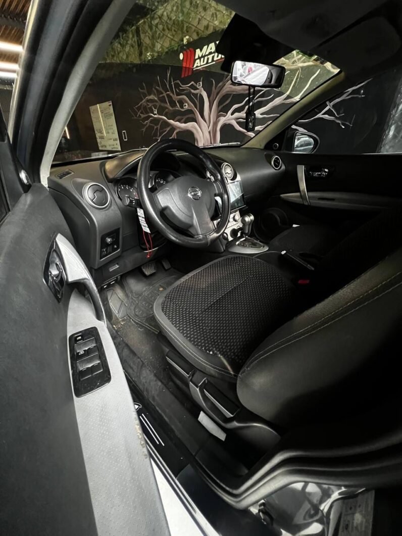 
								NISSAN QASHQAI AT 2.0 full									