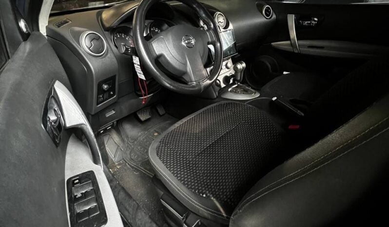 
								NISSAN QASHQAI AT 2.0 full									