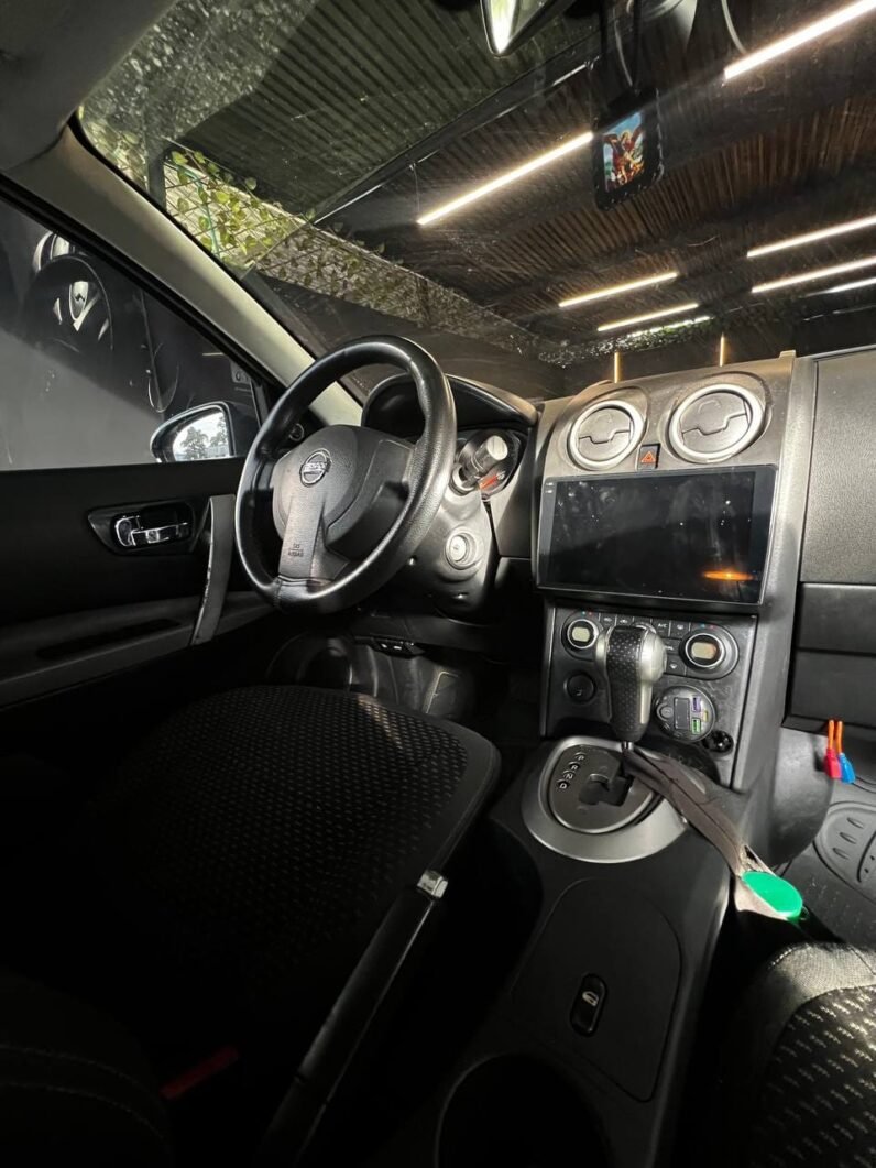 
								NISSAN QASHQAI AT 2.0 full									