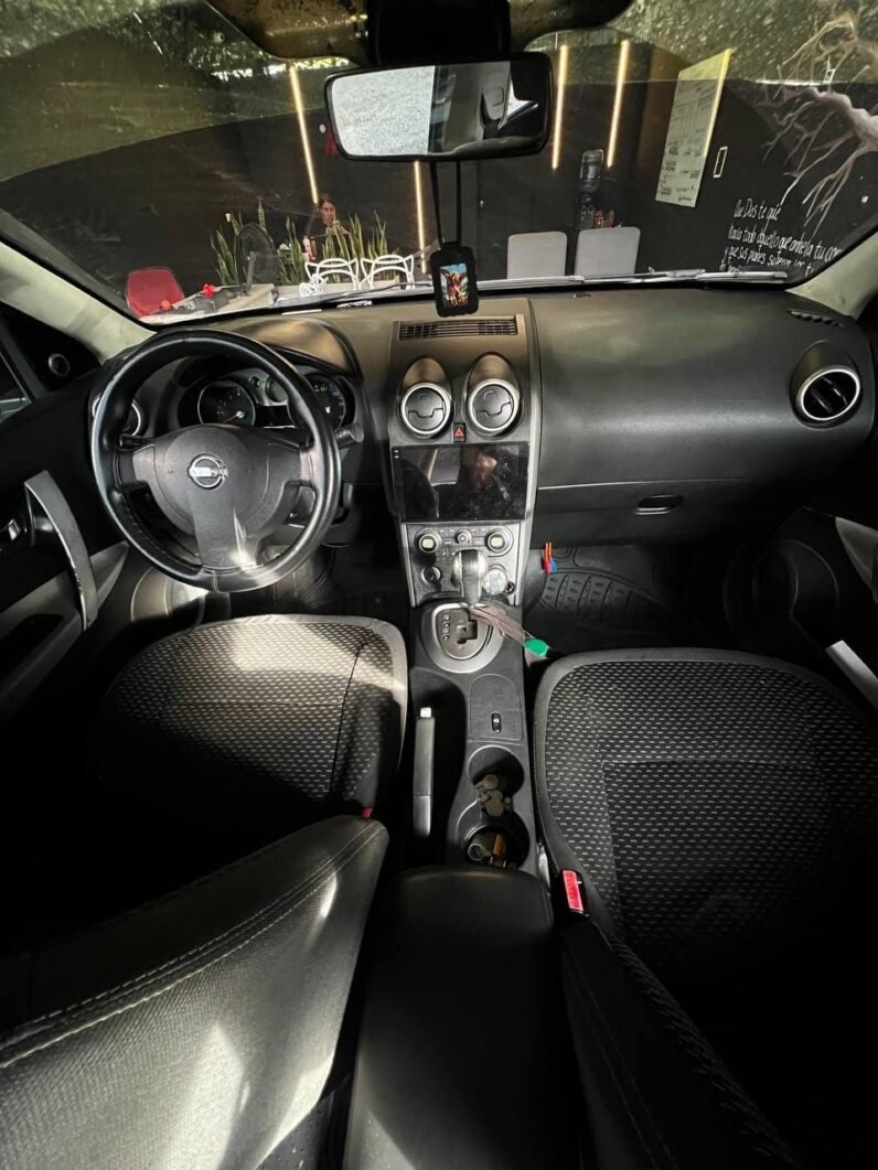 
								NISSAN QASHQAI AT 2.0 full									