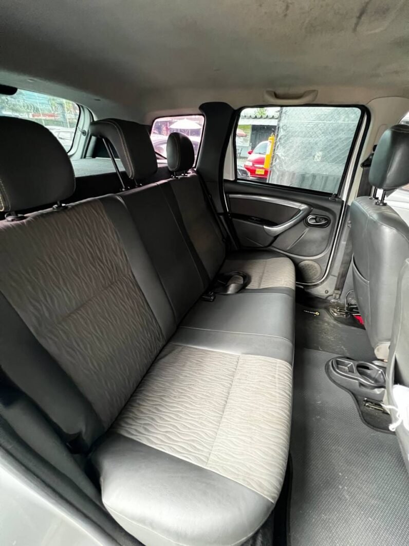 
								RENAULT DUSTER DYNAMIQUE 4X4 MT 2.0 full									