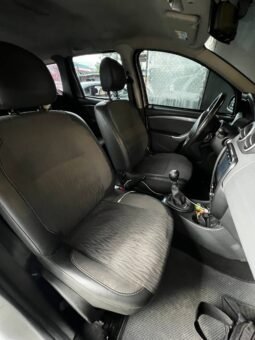 
										RENAULT DUSTER DYNAMIQUE 4X4 MT 2.0 full									