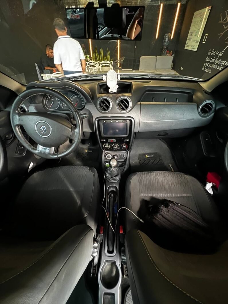 
								RENAULT DUSTER DYNAMIQUE 4X4 MT 2.0 full									
