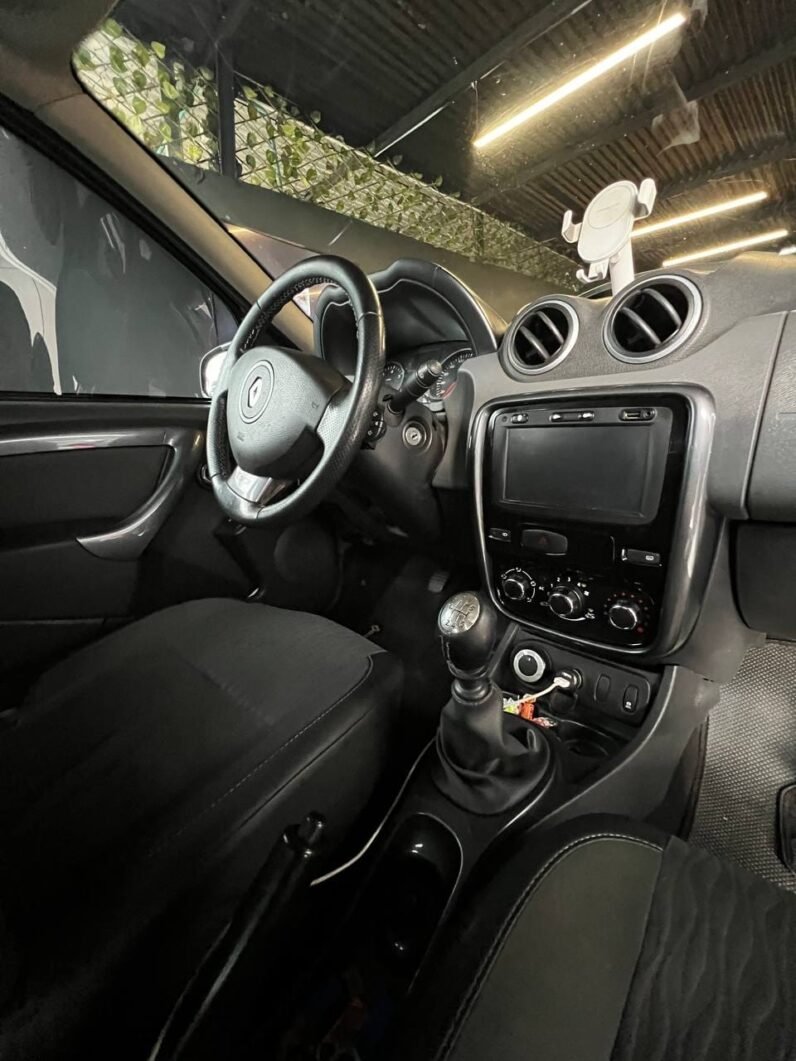 
								RENAULT DUSTER DYNAMIQUE 4X4 MT 2.0 full									