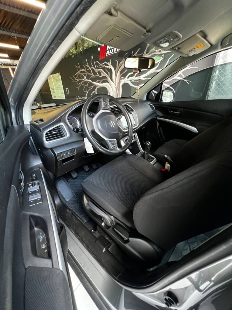 
								SUZUKI SCROSS 2WD MT GL1.6 4X2 full									