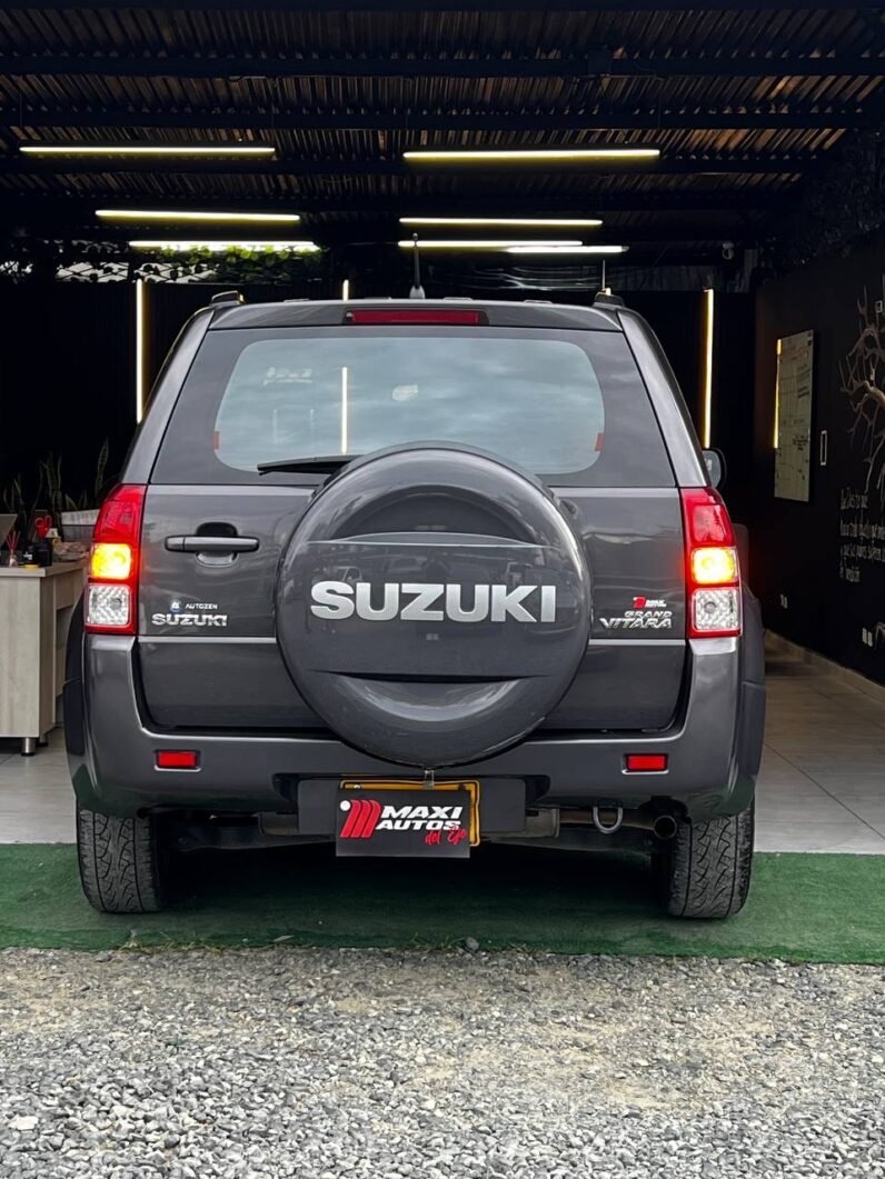 
								SUZUKI GRAND VITARA AT 2.4 4X2 full									