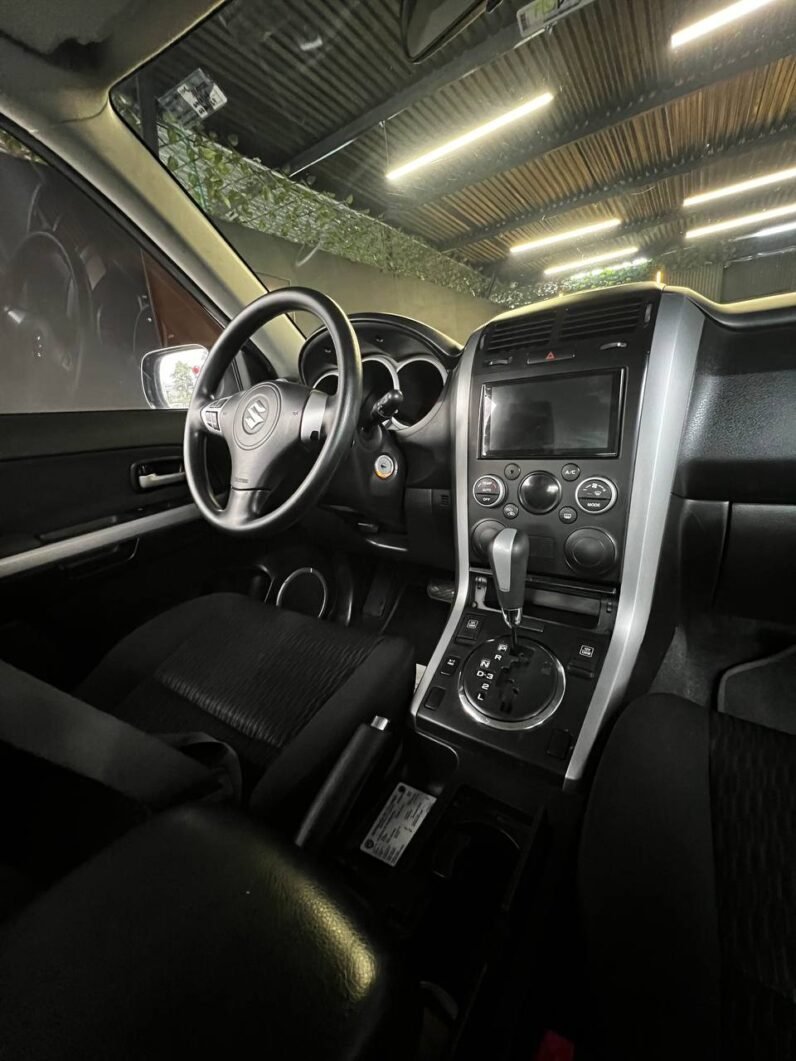 
								SUZUKI GRAND VITARA AT 2.4 4X2 full									