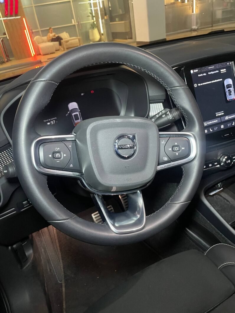 
								VOLVO XC40 PURE RECHARGE ELECTRICA AT full									