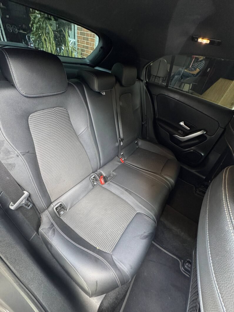 
								MERCEDES-BENZ A200 AT 1.3CC TURBO full									