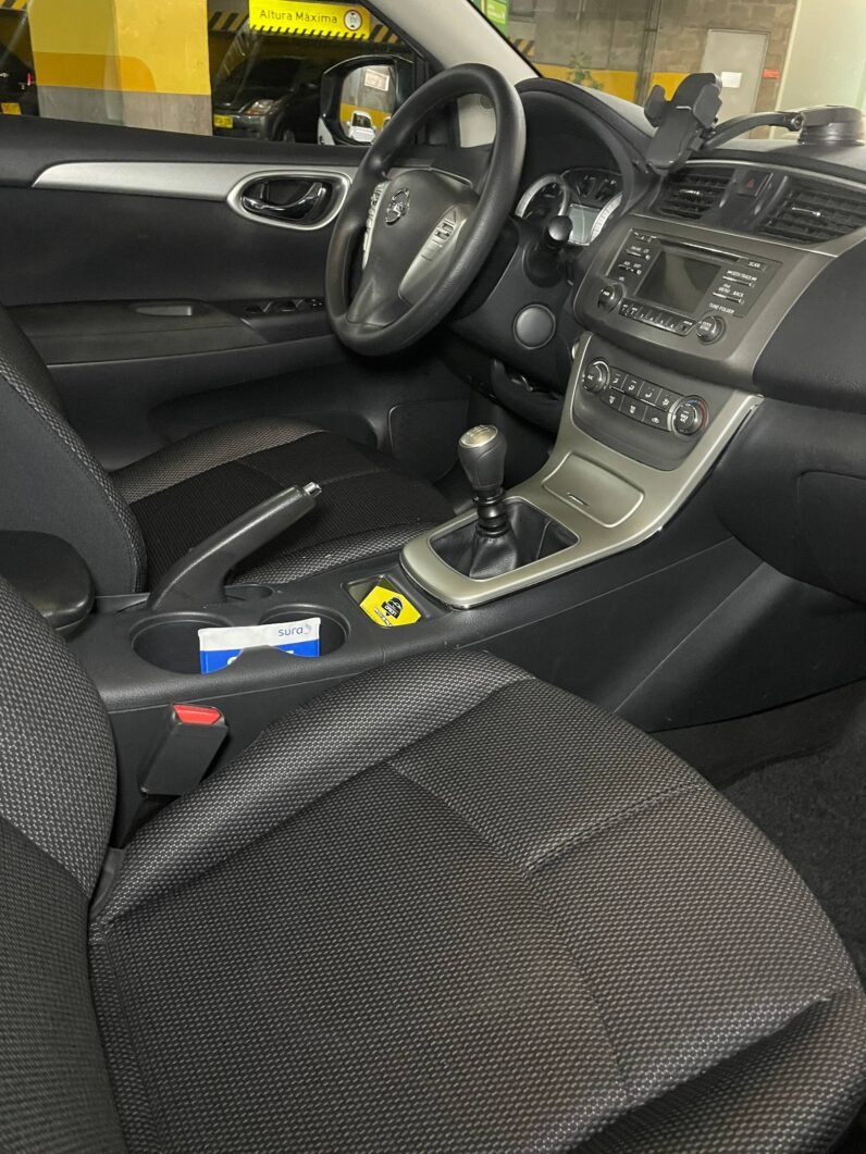 
								NISSAN SENTRA B17 ADVANCE  MT 1.8 full									