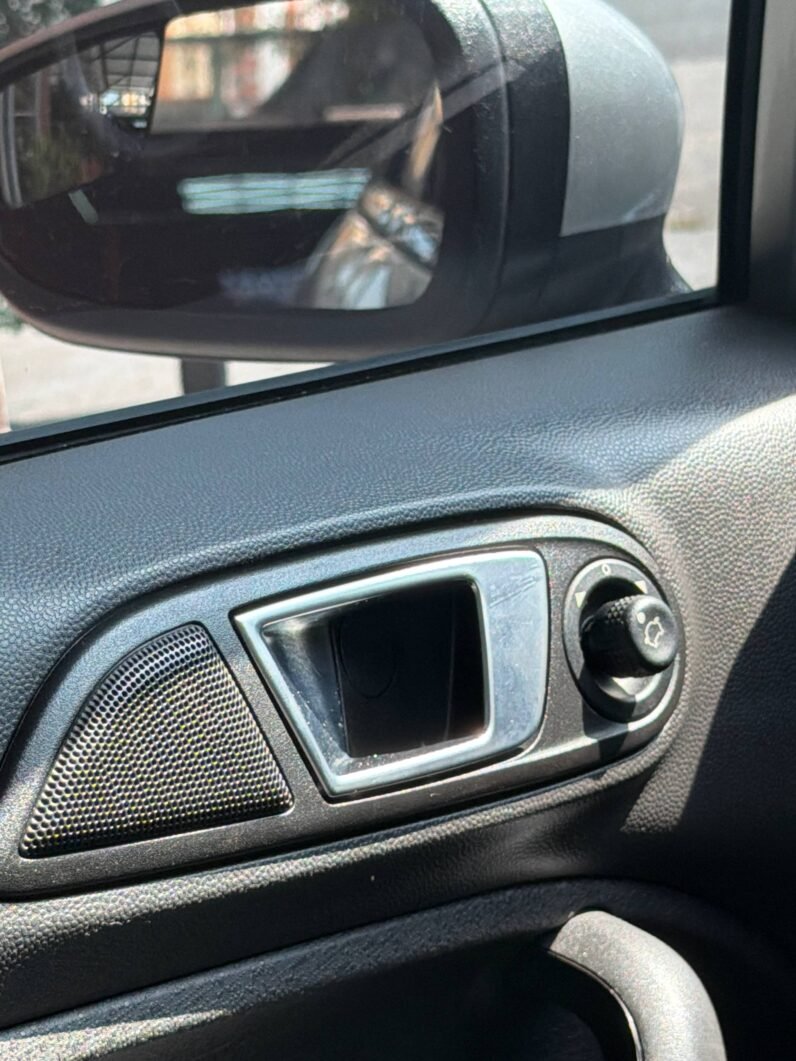
								FORD FIESTA TITANIUM AT 1.6 full									