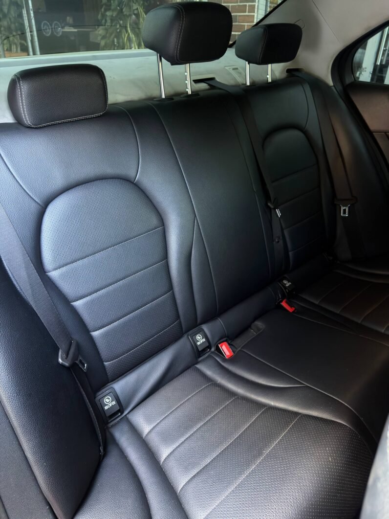
								MERCEDES-BENZ  C 180 1.6L AT SEDAN full									