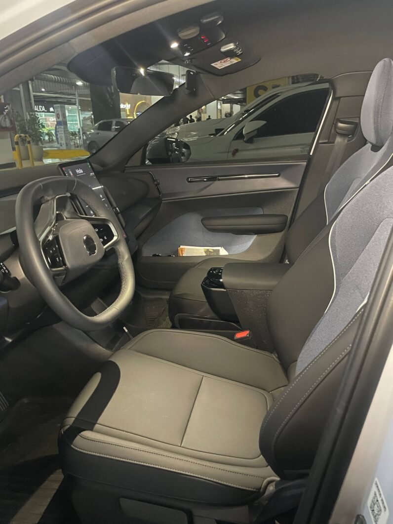 
								VOLVO EX30 CORE AT ELECTRICO full									