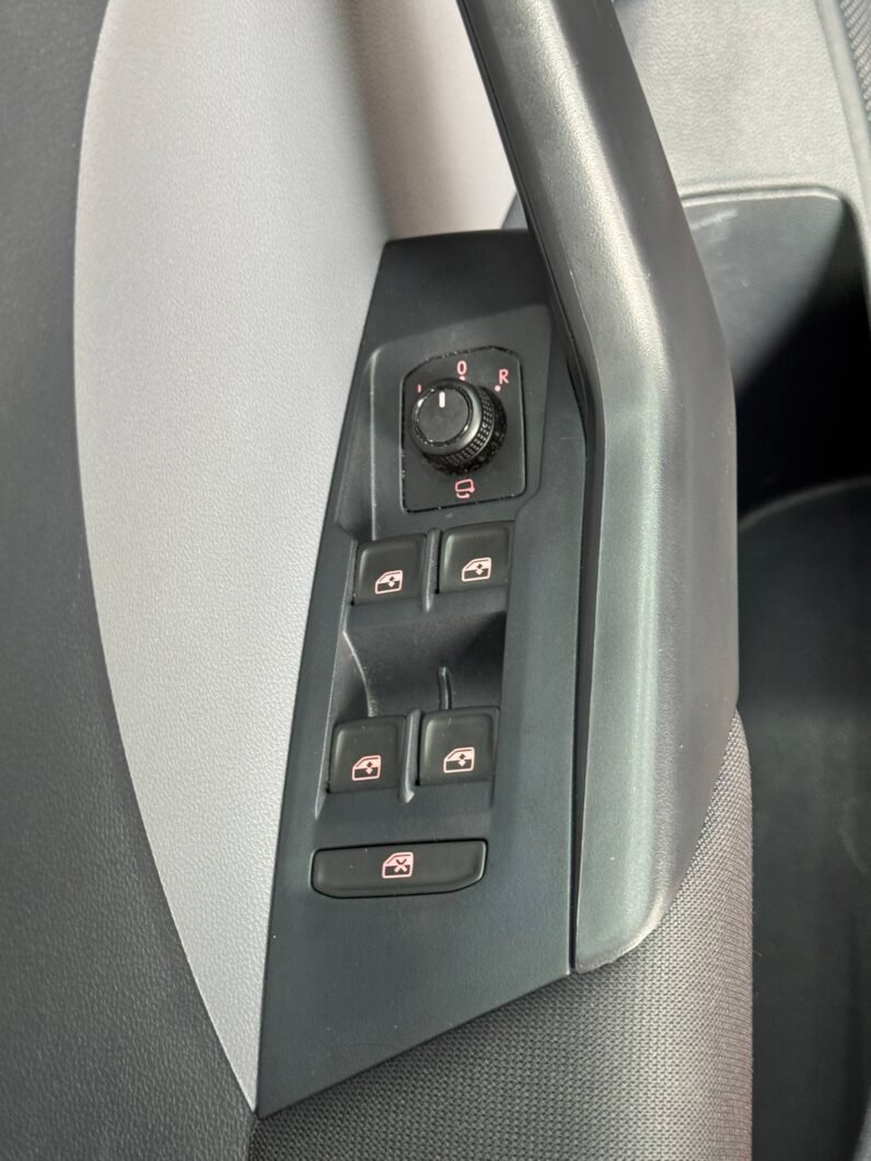 
								VOLKSWAGEN  T-CROSS TRENDLINE 1.0 AT full									