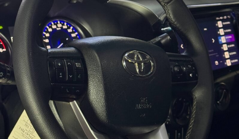 
								TOYOTA HILUX 2.8 DIESEL AT 4X4 full									