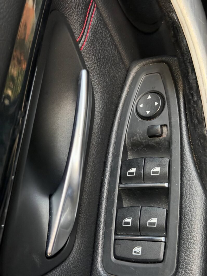 
								BMW 318i LCI EXCLUSIVE 1.5L TRIPTONIC full									