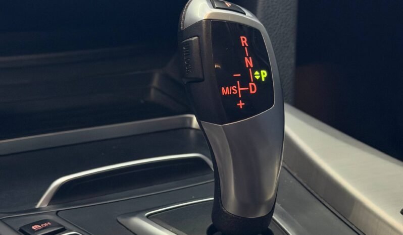 
								BMW 318i LCI EXCLUSIVE 1.5L TRIPTONIC full									