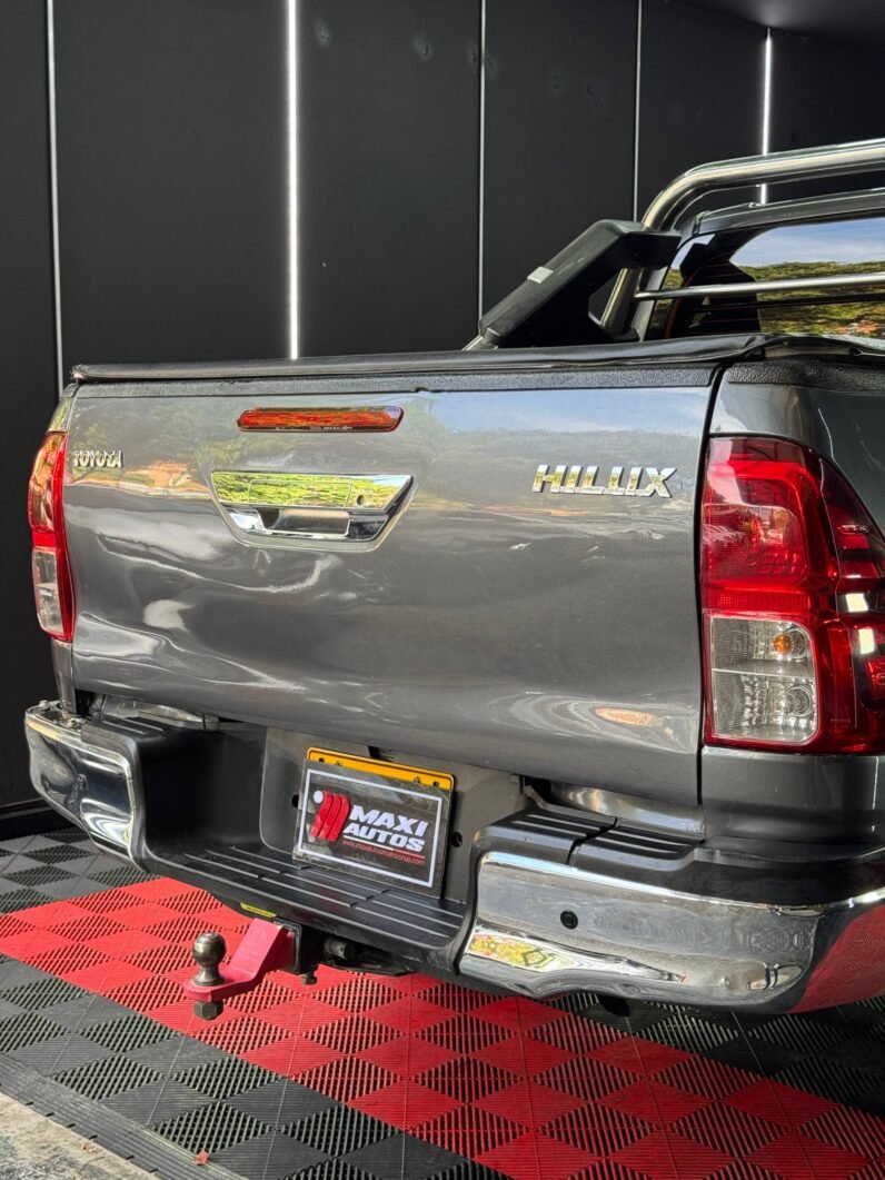 
								TOYOTA HILUX 2.8 DIESEL AT 4X4 full									