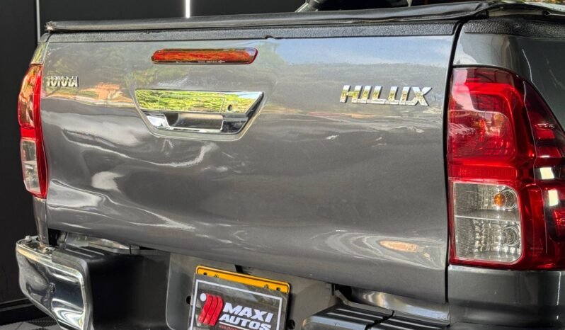 
								TOYOTA HILUX 2.8 DIESEL AT 4X4 full									