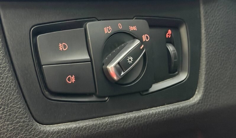 
								BMW 318i LCI EXCLUSIVE 1.5L TRIPTONIC full									