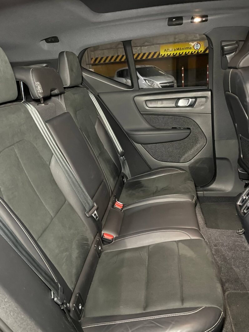 
								VOLVO XC40 PURE RECHARGE ELECTRICA AT full									