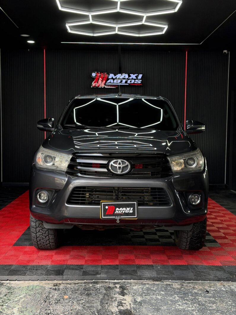 
								TOYOTA HILUX 2.8 DIESEL AT 4X4 full									