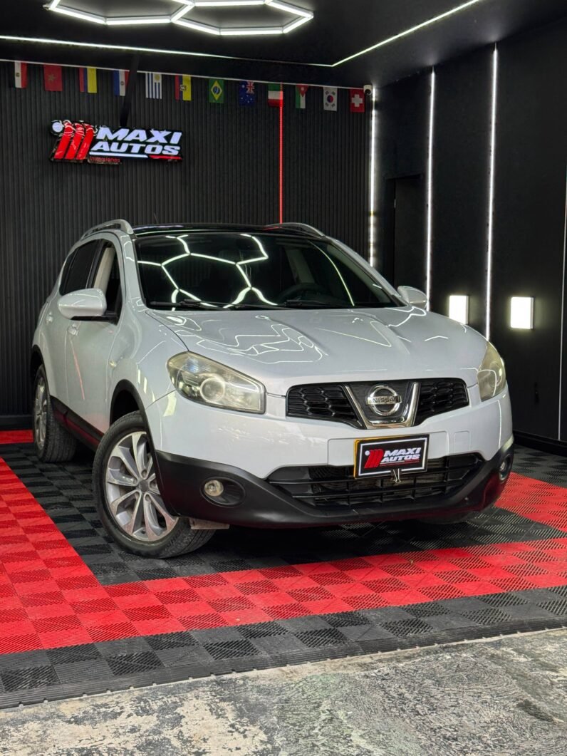 
								NISSAN QASHQAI AT 2.0 full									