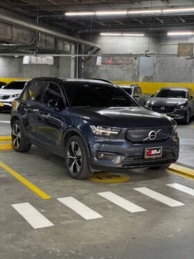 VOLVO XC40 PURE RECHARGE ELECTRICA AT