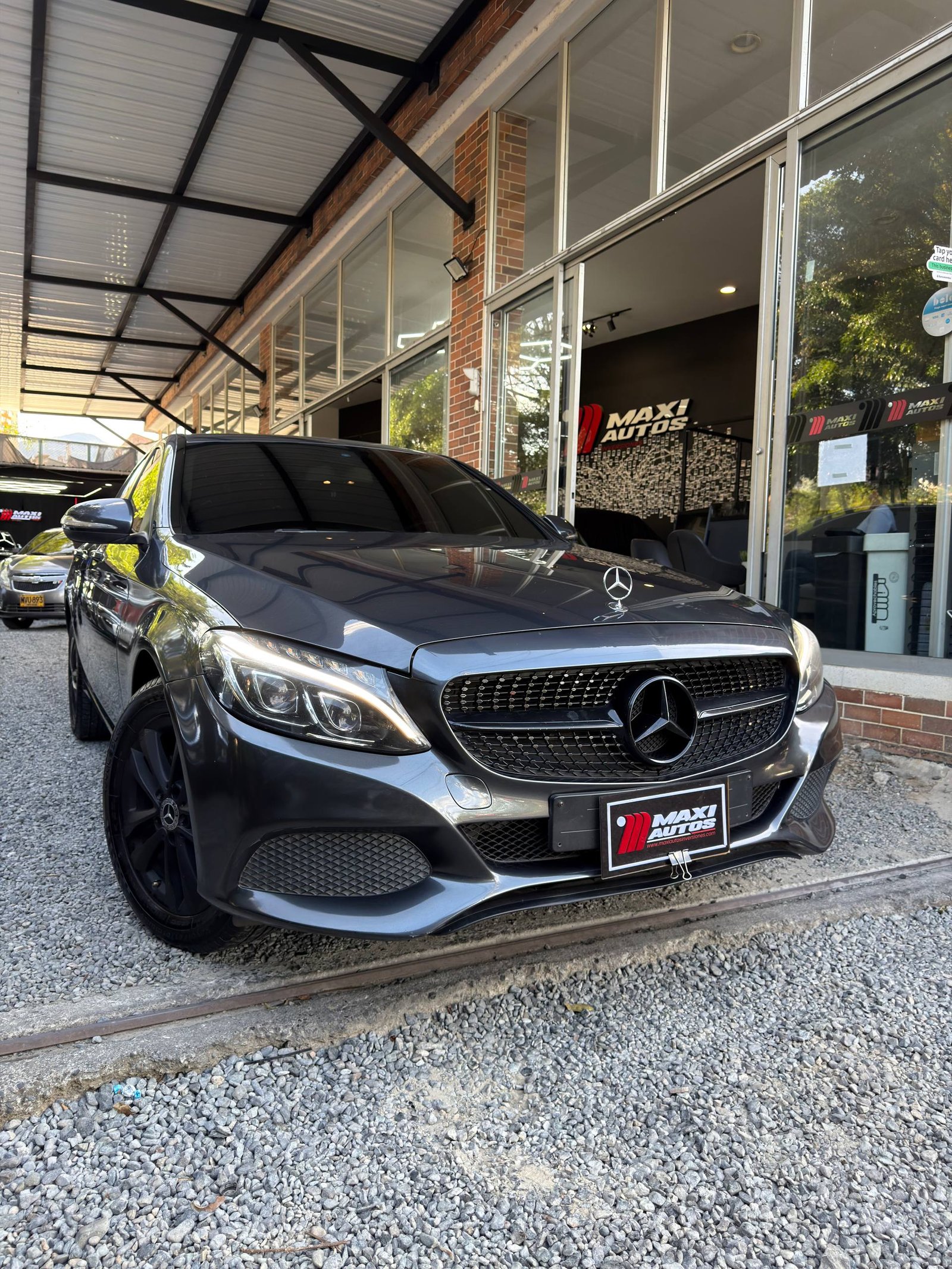 MERCEDES-BENZ  C 180 1.6L AT SEDAN