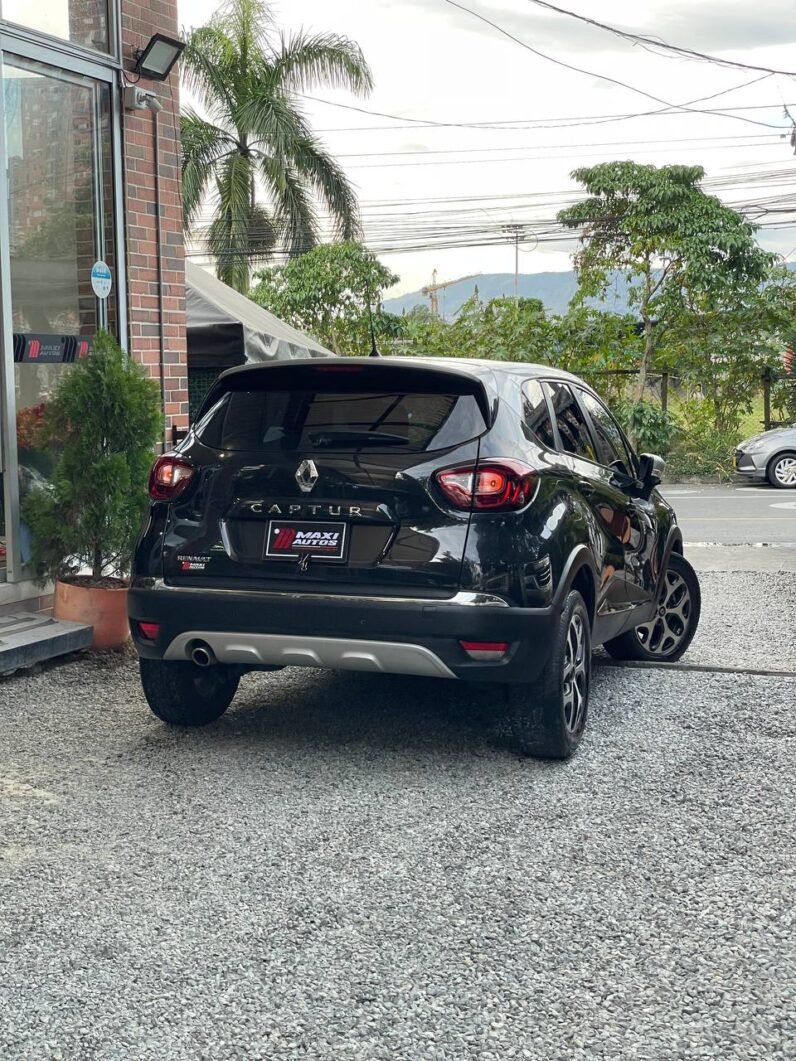 
								RENAULT CAPTUR INTENS AT 2.0 4X2 full									