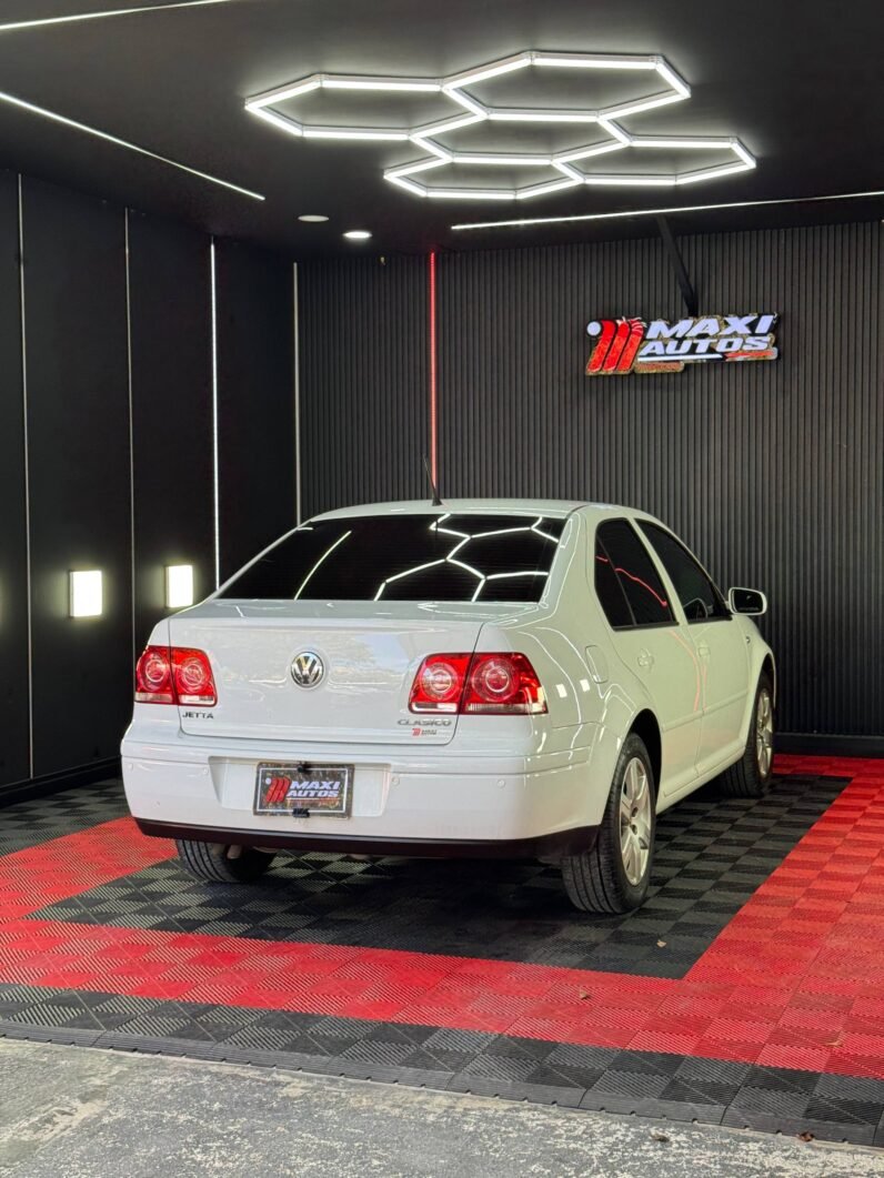 
								VOLKSWAGEN JETTA TRENDLINE AT 2.0L full									