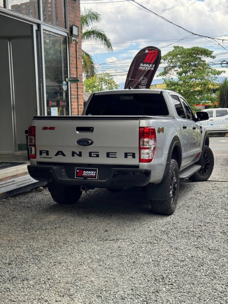 
								FORD RANGER XLT 3.2 DIESEL MT 4X4 full									