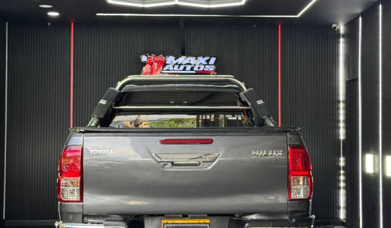 
								TOYOTA HILUX 2.8 DIESEL AT 4X4 full									