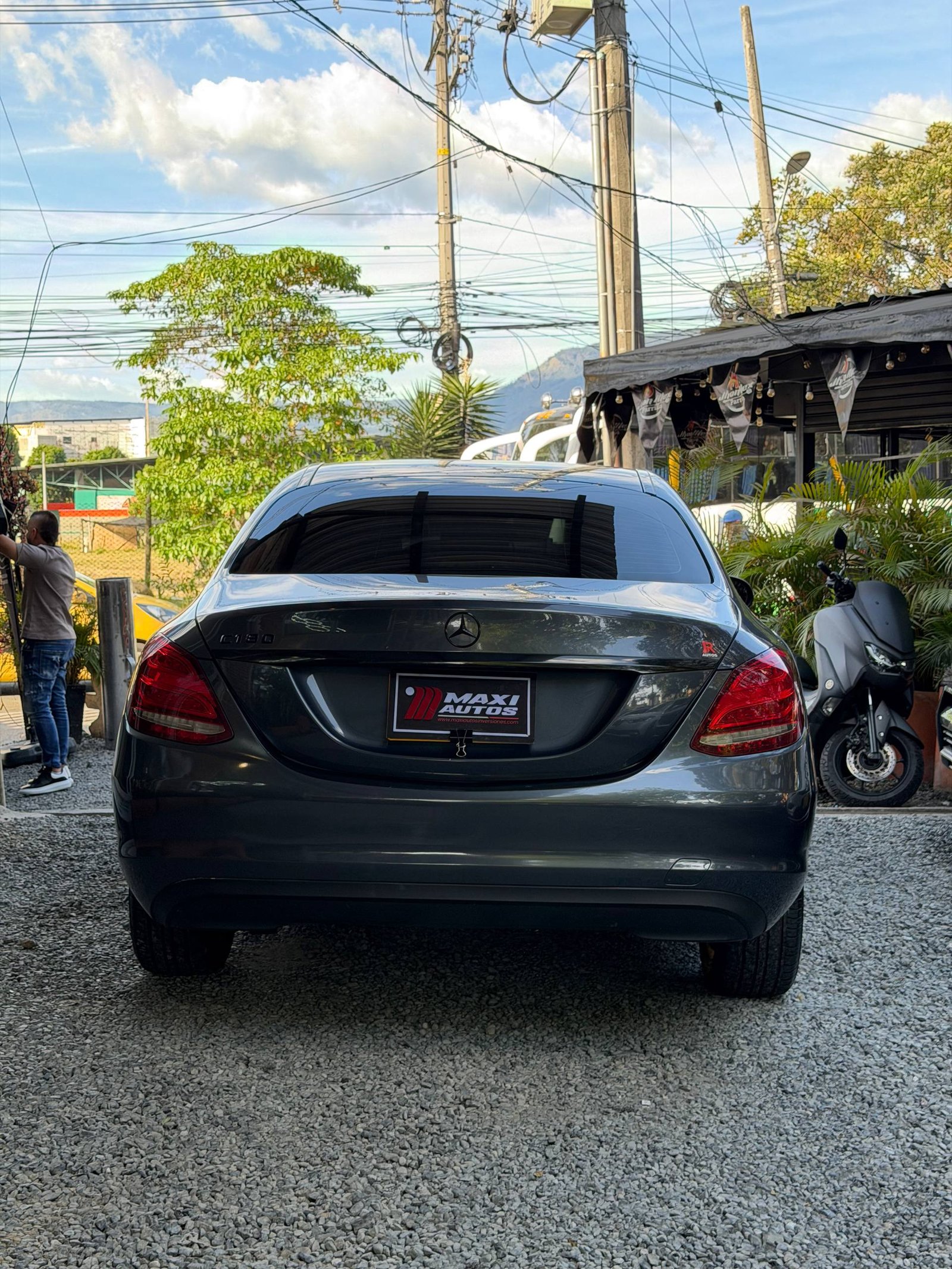MERCEDES-BENZ  C 180 1.6L AT SEDAN