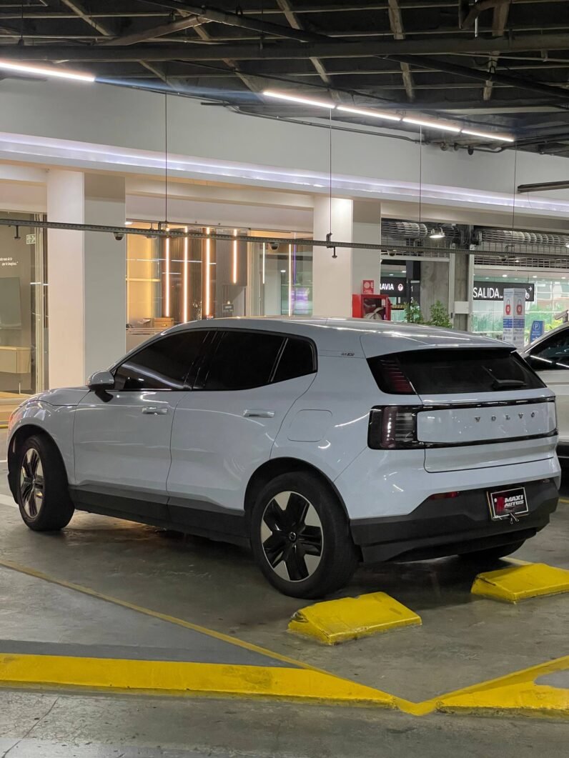 
								VOLVO EX30 CORE AT ELECTRICO full									