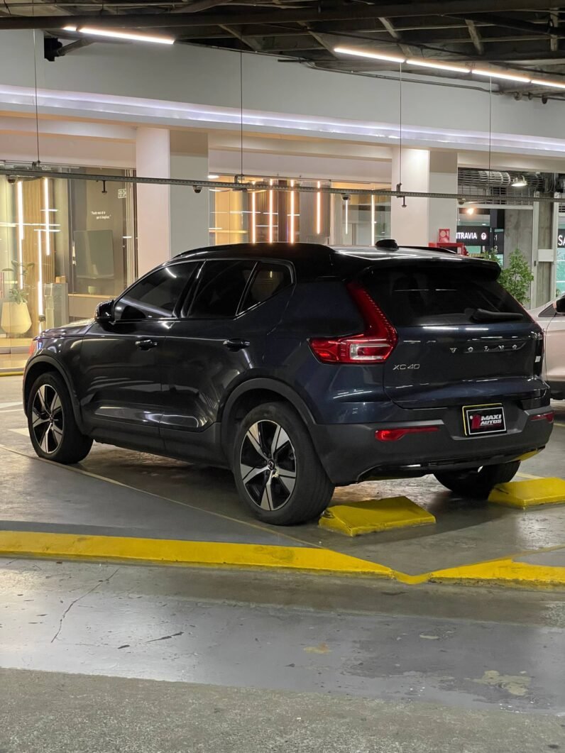 
								VOLVO XC40 PURE RECHARGE ELECTRICA AT full									