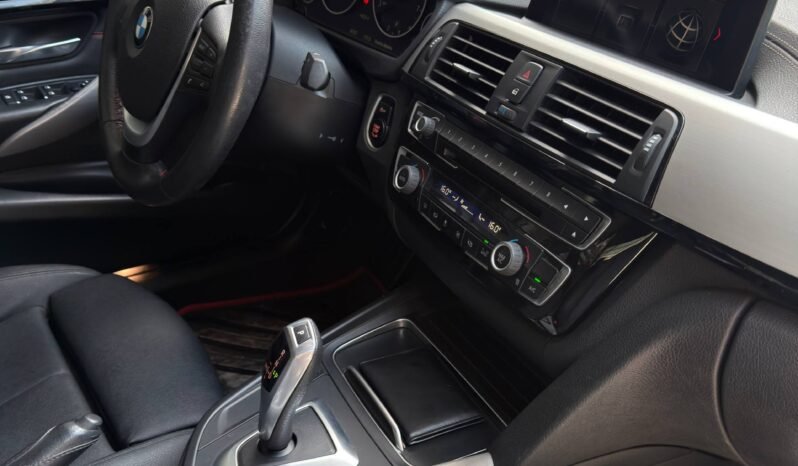
								BMW 318i LCI EXCLUSIVE 1.5L TRIPTONIC full									