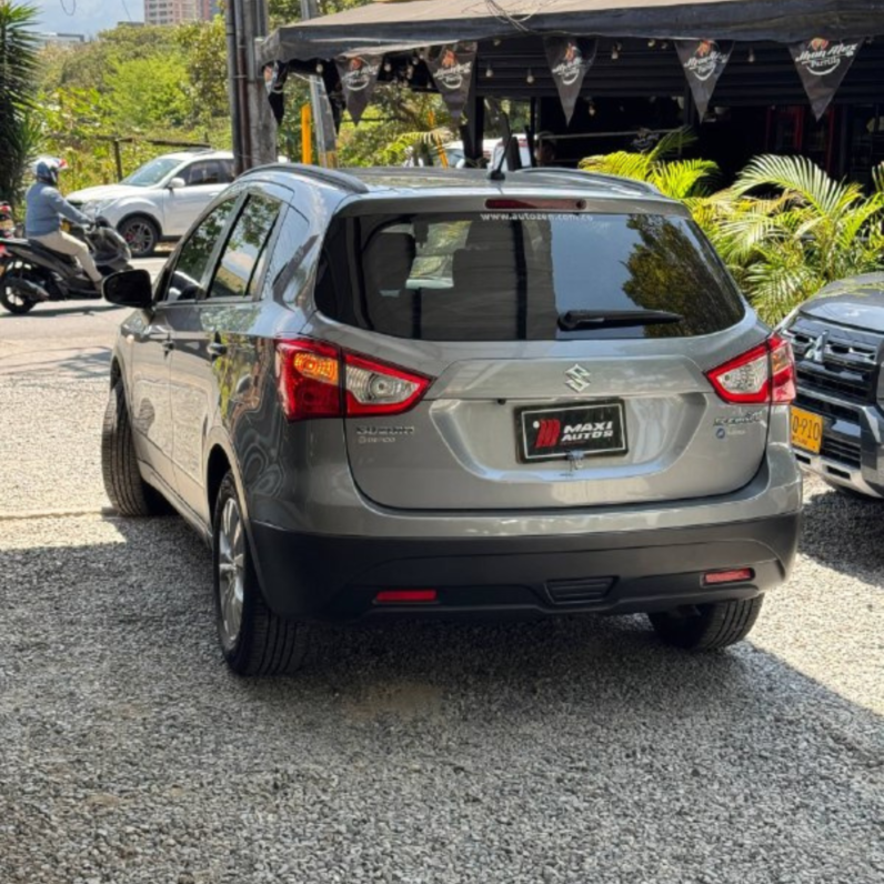 
								SUZUKI SCROSS 2WD MT GL1.6 4X2 full									