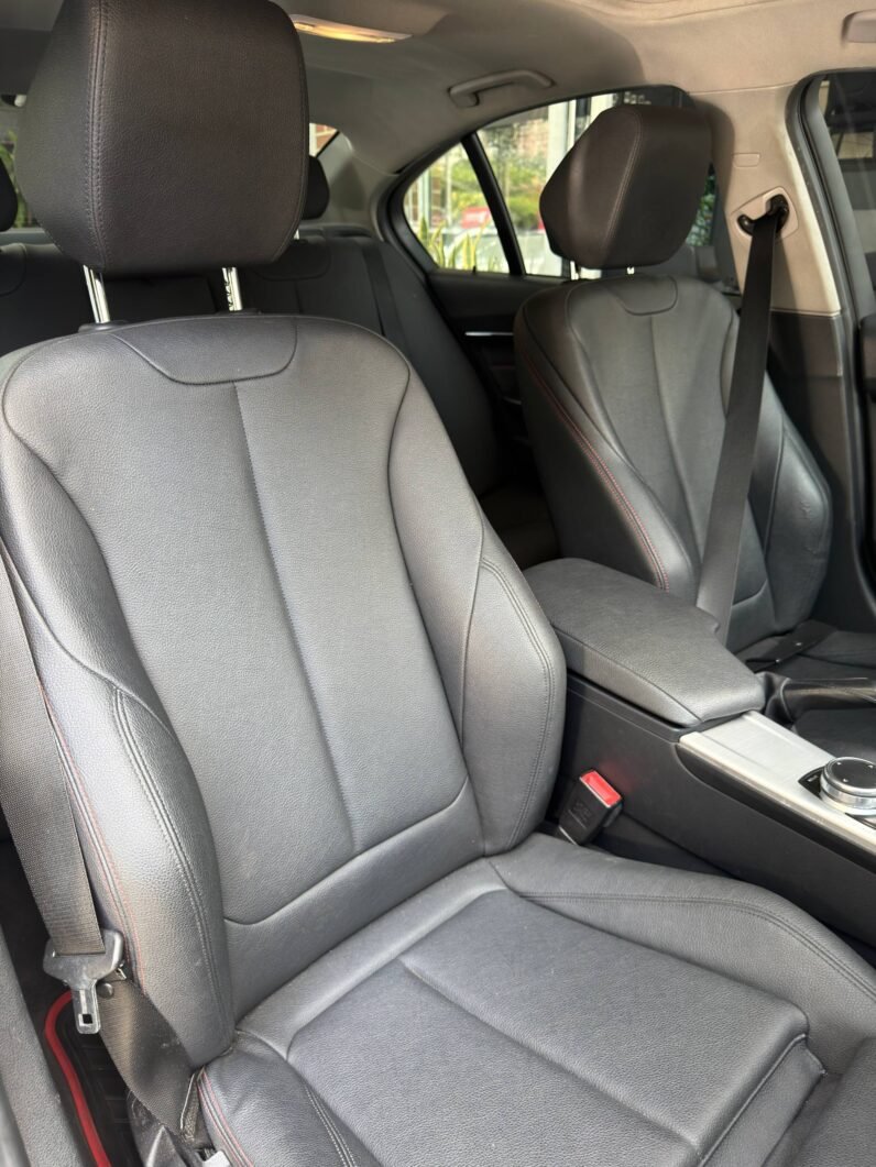 
								BMW 318i LCI EXCLUSIVE 1.5L TRIPTONIC full									