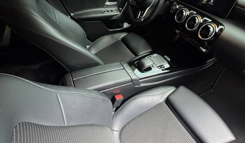 
								MERCEDES-BENZ A200 AT 1.3CC TURBO full									