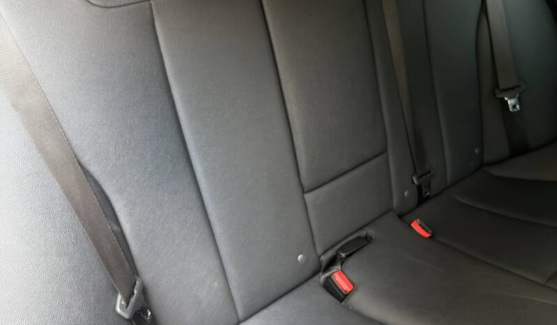 
								BMW 318i LCI EXCLUSIVE 1.5L TRIPTONIC full									