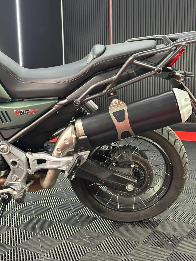 
								MOTO GUZZI V85 TT E5 full									