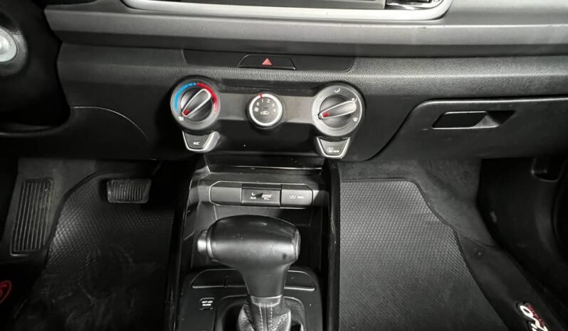 
								KIA RIO VIBRANT AT 1.4 SD full									