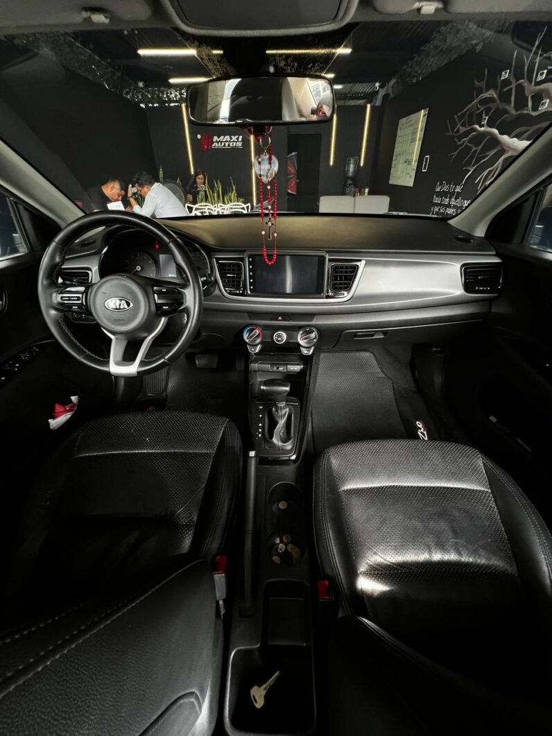 
								KIA RIO VIBRANT AT 1.4 SD full									