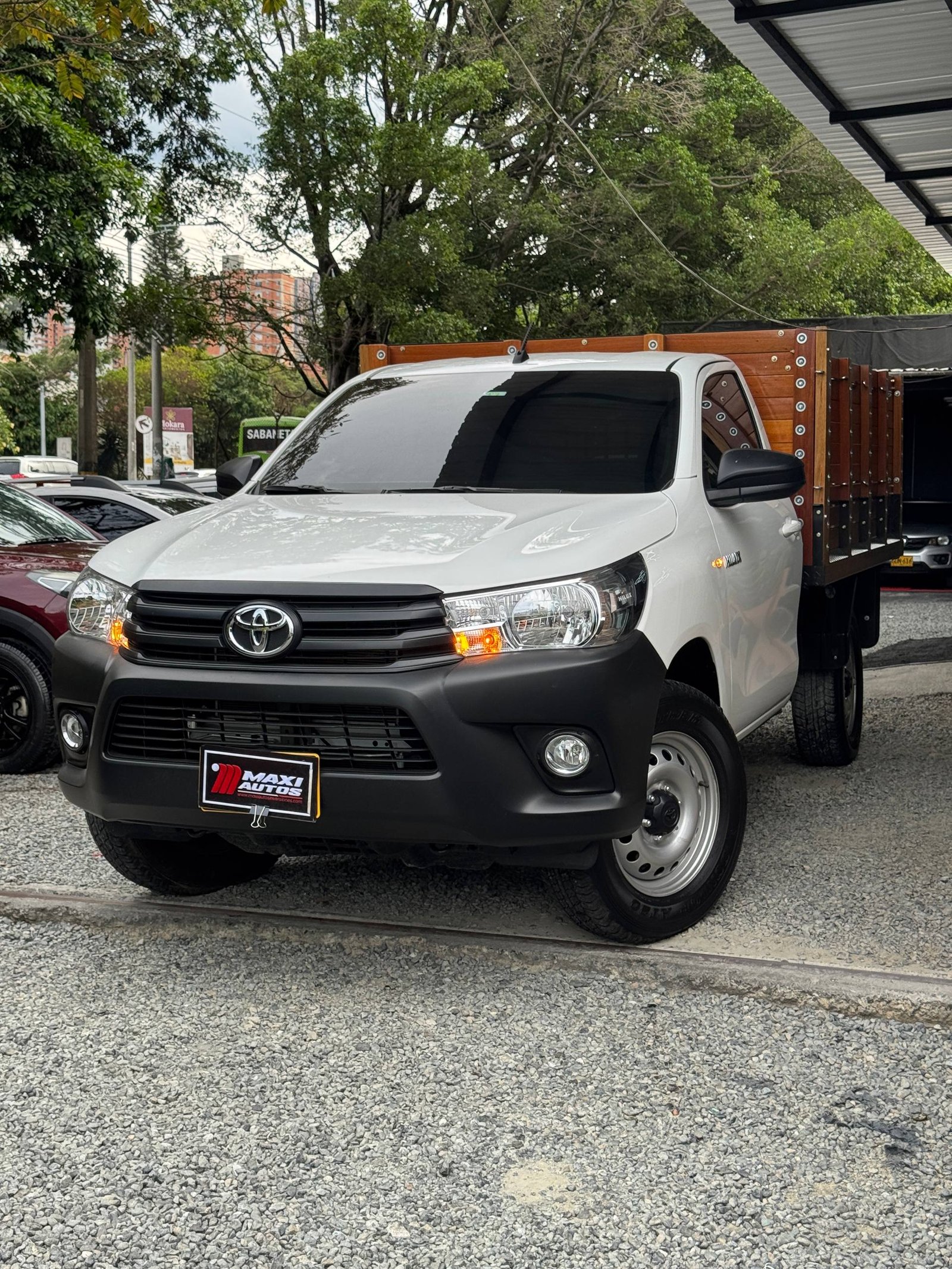 TOYOTA HILUX ESTACAS 2.4 MT 4X4 DIÉSEL