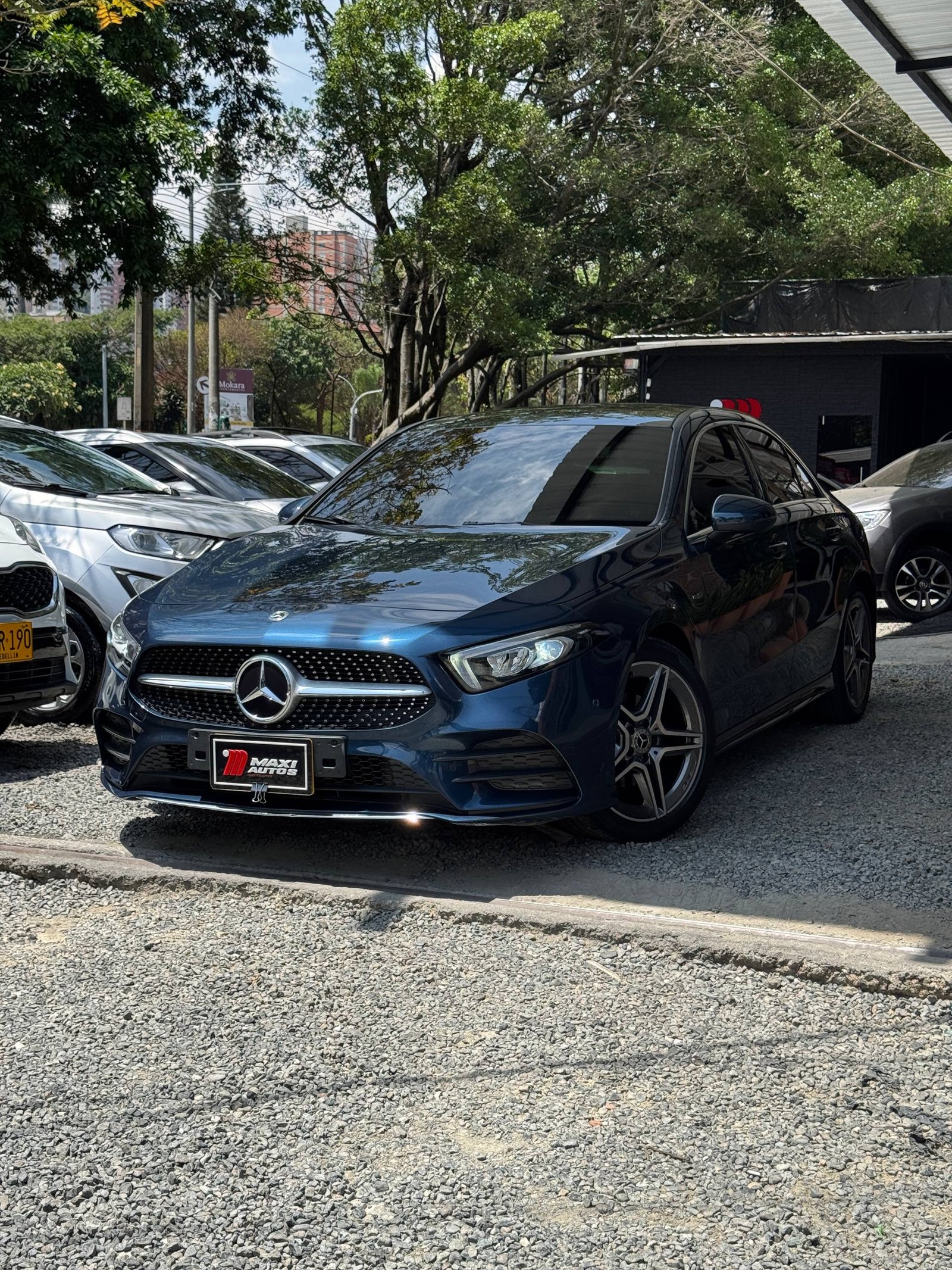 MERCEDES-BENZ A 180 AT